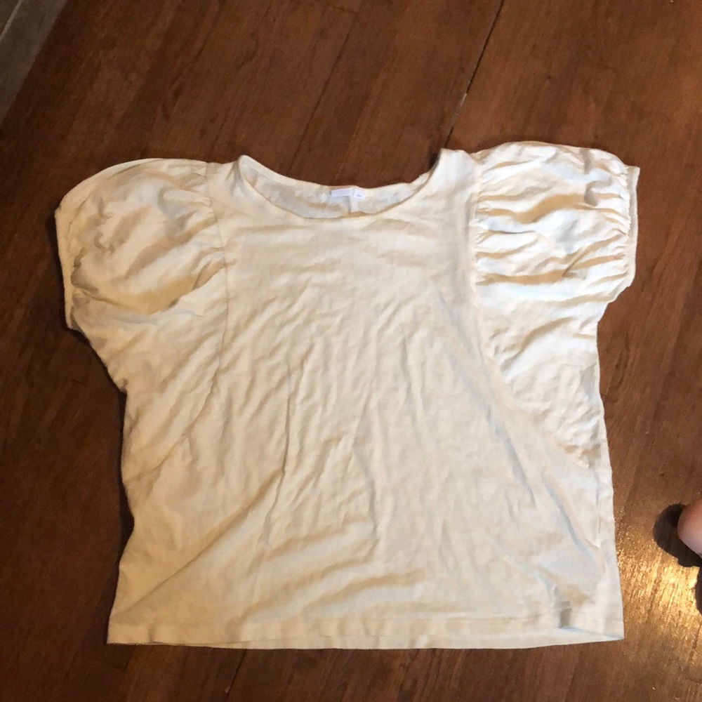 Cream colored gap Tee with puff sleeve